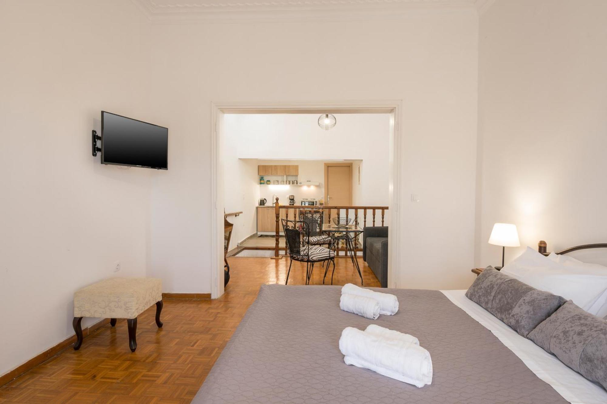 Lion's Yard Apartment