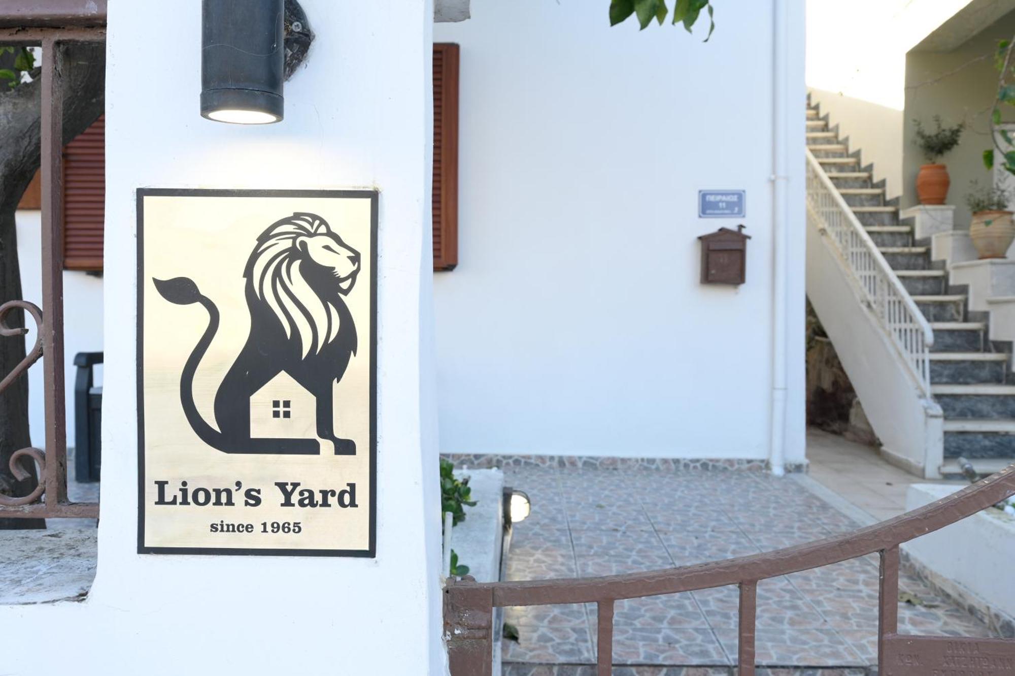Lion's Yard Apartment *